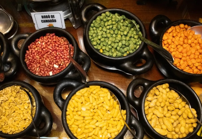 Variedade de pratos do buffet